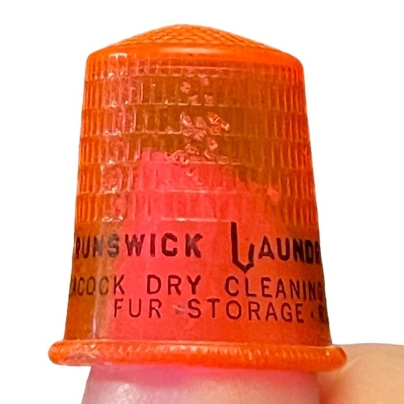 VINTAGE Brunswick Laundry Jersey City Orange Plastic Advertising Thimble - Picture 2 of 10